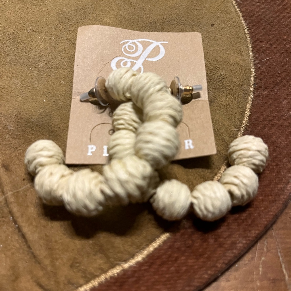 Earrings 12$